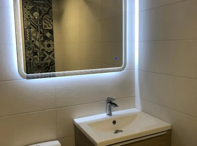 A 50 M De La Avec Parking Privatif Daire