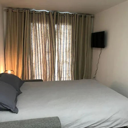 A 50 M De La Avec Parking Privatif