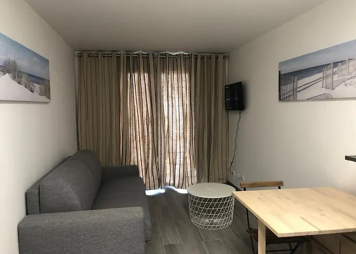 A 50 M De La Avec Parking Privatif 생 힐레르 드 리에