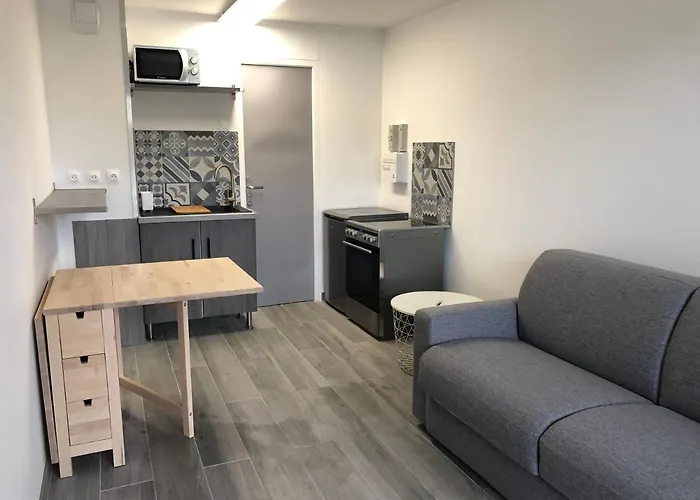 아파트 A 50 M De La Avec Parking Privatif *